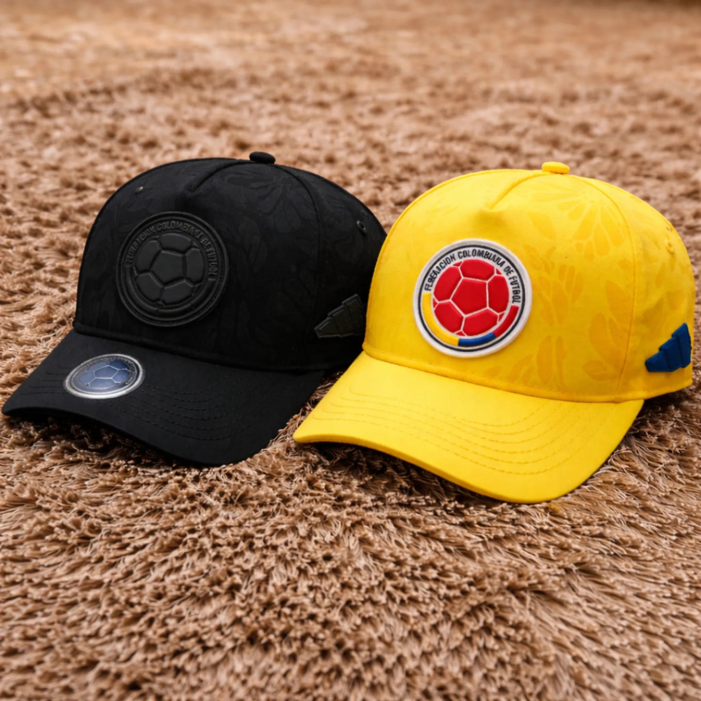 Gorra oficial de la selección Colombia 2026 en moda, marca KaJota, con diseño y colores representativos del equipo nacional.