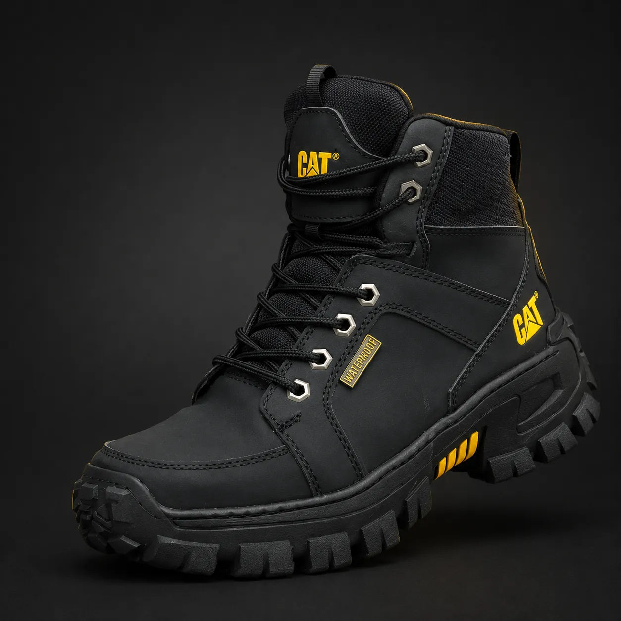 Botas Cat Raptor todo terreno de moda de la marca KaJota, diseño robusto y resistente para actividades al aire libre.